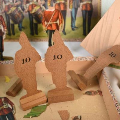 Lot G-30: Antique Soldiers on parade
