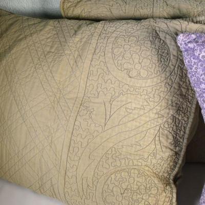 Lot G-61: Pillows