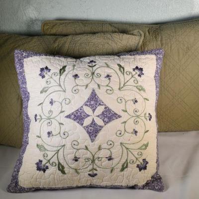 Lot G-61: Pillows