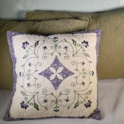 Lot G-61: Pillows