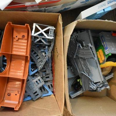 Lot G-94: Toy Train Tracks