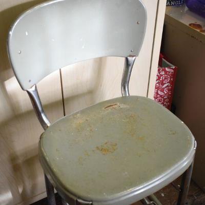 Lot G-62: Vintage Metal Step Stool