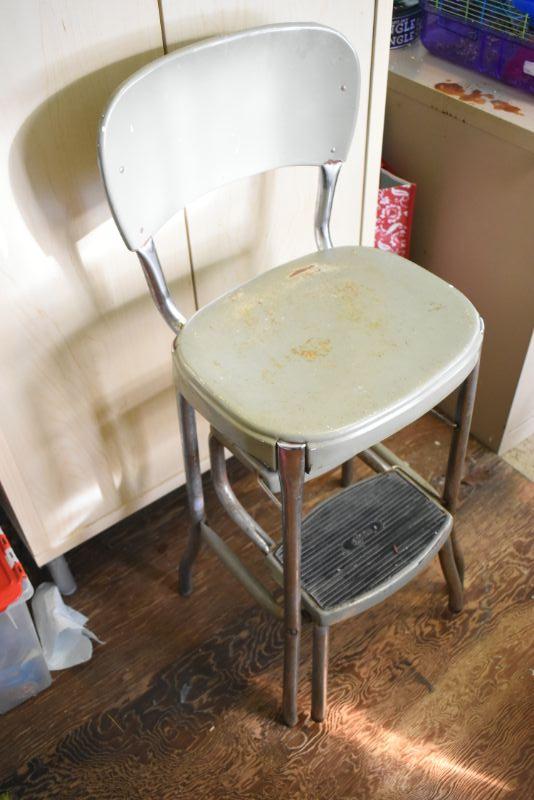 Lot G 62 Vintage Metal Step Stool Estatesales Org