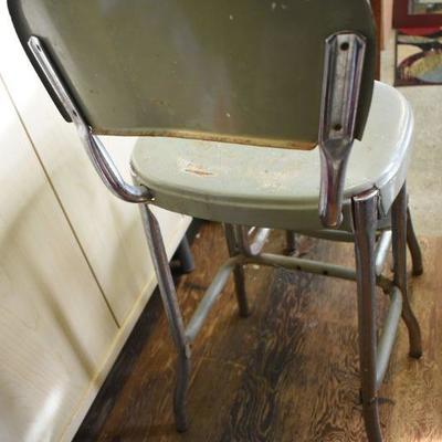 Lot G-62: Vintage Metal Step Stool