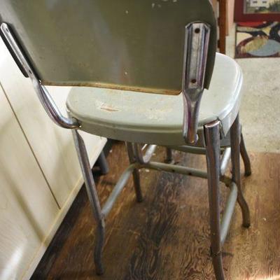 Lot G-62: Vintage Metal Step Stool