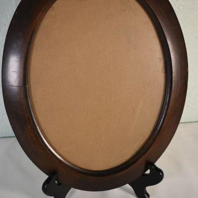 Lot G-79: Vintage Oval Frame