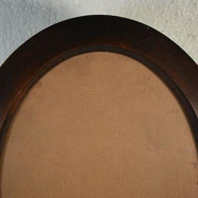 Lot G-79: Vintage Oval Frame