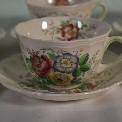 Lot G-82: Royal Doulton Tea Cups and Saucers