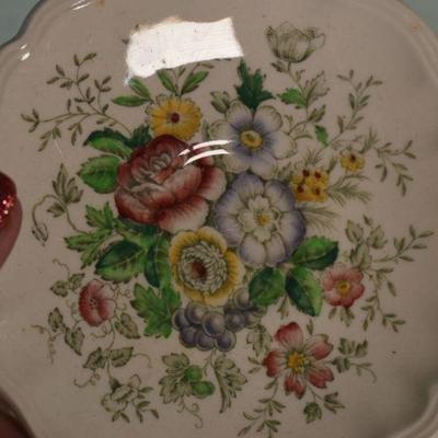 Lot G-82: Royal Doulton Tea Cups and Saucers