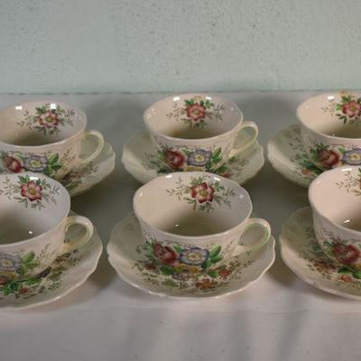 Lot G-82: Royal Doulton Tea Cups and Saucers