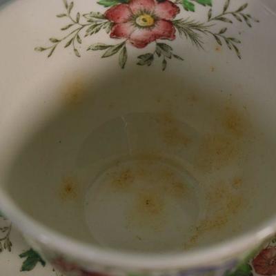 Lot G-82: Royal Doulton Tea Cups and Saucers