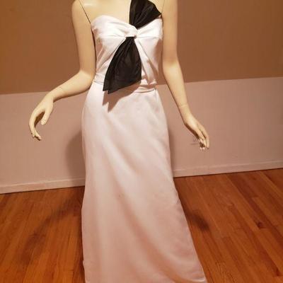 Strapless Ball gown/wedding pleats train black and white