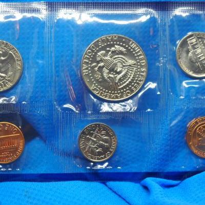 1986 Uncirculated Coin set two sets D and P Mint 4