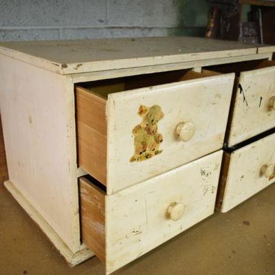 Lot B-22:  Child's Dresser