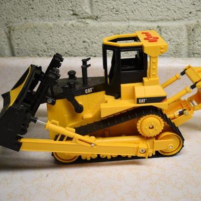 Lot B-23: Caterpillar Toy Tractor Dozer