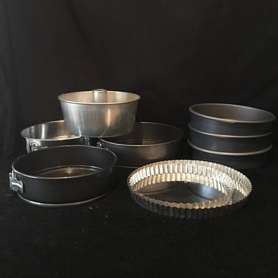 Lot 89 - Baking Pans and Essentials