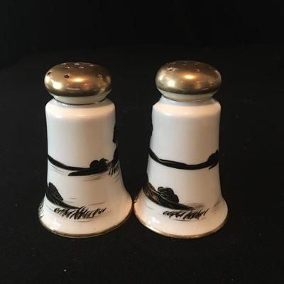  Lot 106 - Nippon Salt & Pepper Shakers & Chokin Numbered Collector Plate