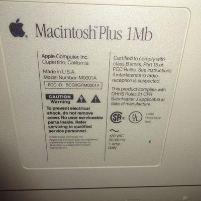 Lot 5. Macintosh computer