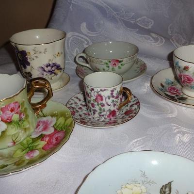 lot 6. Set of 6 cup and saucers plus 4 saucers