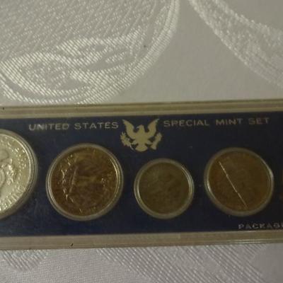 Lot 8 1966 mint coin set