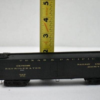 HO Scale Train Car, Texas & Pacific Wood Express Refrigerator Car with Box