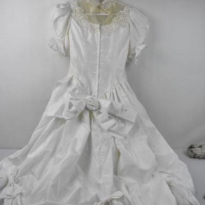 80s/90s Wedding Dress. Approx Size XS/S, Handmade? No tags. SHORT