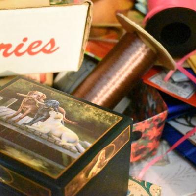 Lot G-137:  Gift Wrap