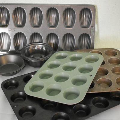 Lot G-138:  Baking Tins