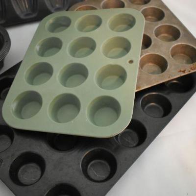 Lot G-138:  Baking Tins