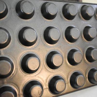 Lot G-138:  Baking Tins