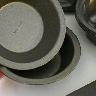 Lot G-138:  Baking Tins