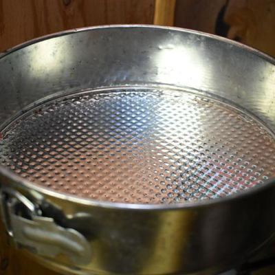 Lot B-73:  Baking Pans