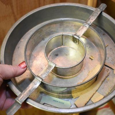 Lot B-73:  Baking Pans
