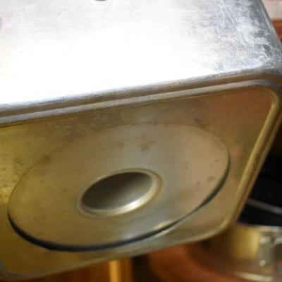 Lot B-73:  Baking Pans