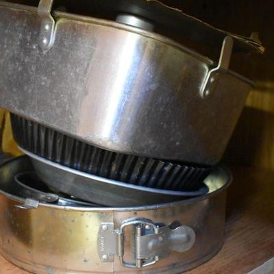 Lot B-73:  Baking Pans