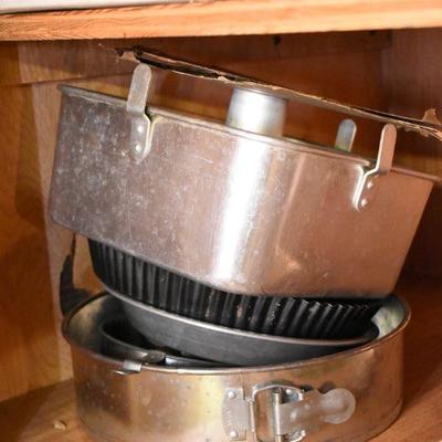 Lot B-73:  Baking Pans