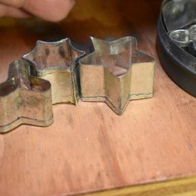 Lot B-77:  Vintage Jelly Cutters