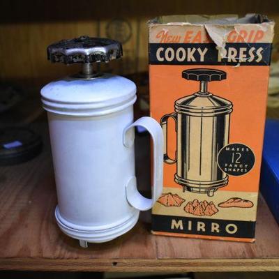 Lot B-78:  Vintage Cookie Press