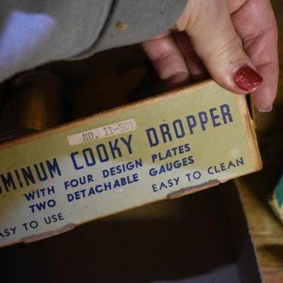 Lot B-78:  Vintage Cookie Press