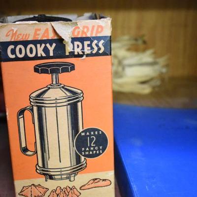 Lot B-78:  Vintage Cookie Press