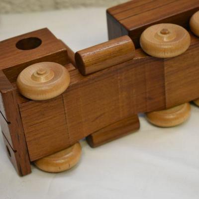 Lot B-91: Handcrafted Wood Tractor Trailer
