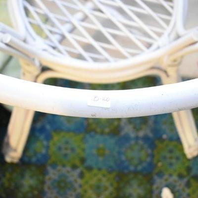 Lot B-100: White Wicker Table Base