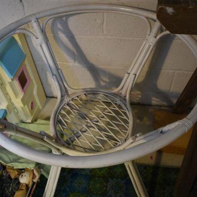 Lot B-100: White Wicker Table Base