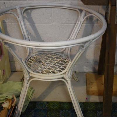 Lot B-100: White Wicker Table Base