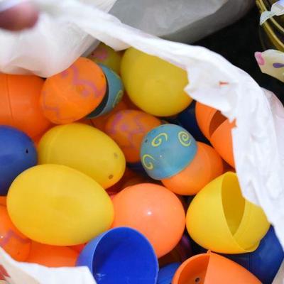Lot B-101: Easter DÃ©cor