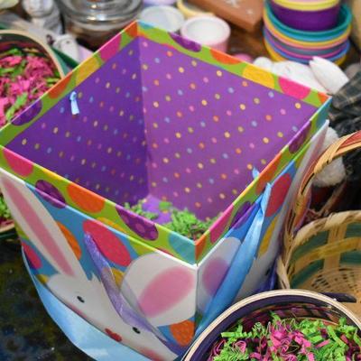 Lot B-101: Easter DÃ©cor