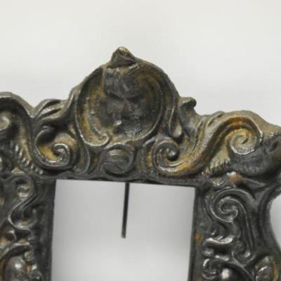 Lot J-13: Vintage Cast Iron Photo Frame