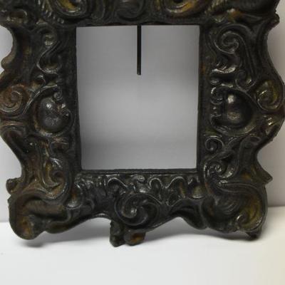 Lot J-13: Vintage Cast Iron Photo Frame