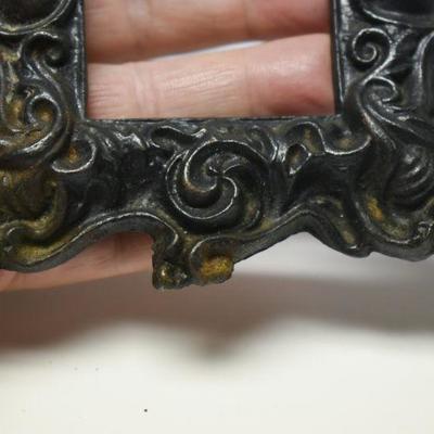 Lot J-13: Vintage Cast Iron Photo Frame
