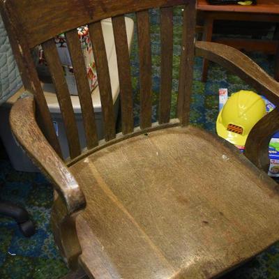 Lot B-80: Vintage Oak Swivel Office Chair